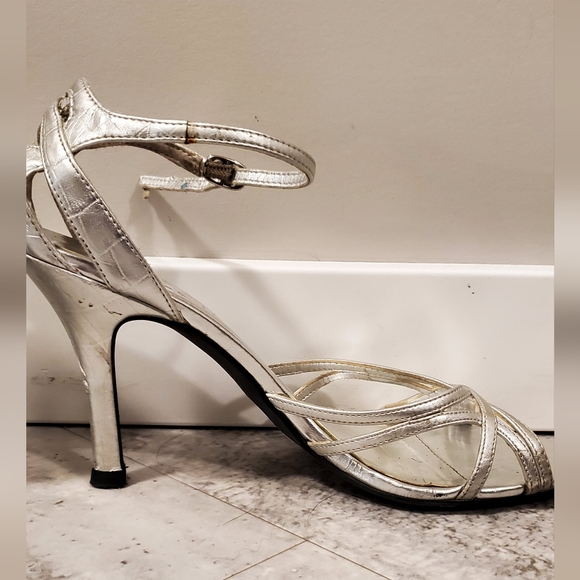 COPY - 2/$35   👠silver strappy saddles - sz 8 - Picture 11 of 12